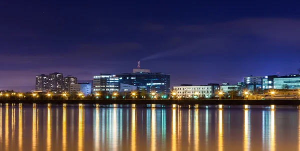 ZAGREB, CROATIA - FEB 12, 2014: River Sava rising almost to the — Stock Photo, Image