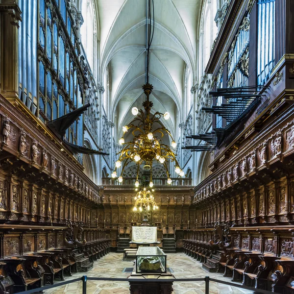 The choir at the Burgos Cathedral contains 103 stalls carved in walnut by Felipe de Vigarny — Stock Photo, Image