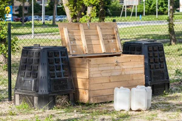 Wooden and plastic compost boxes in the city garden — Stock Photo, Image