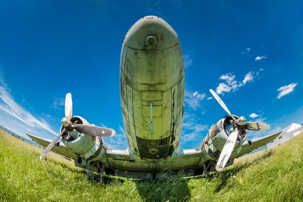 Fisheye view of the remains of an abandoned Dakota DC3 aircraft — Stock Photo, Image