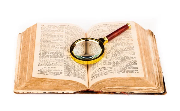 eski kitap ve Büyüteç camı açın