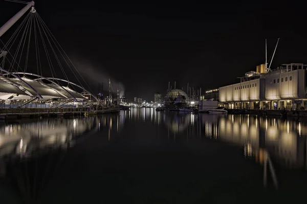 Port de Gênes la nuit — Photo