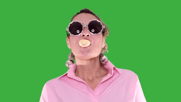 Woman Party Glasses Chewing Gum Make Bubble Green Background — Αρχείο Βίντεο