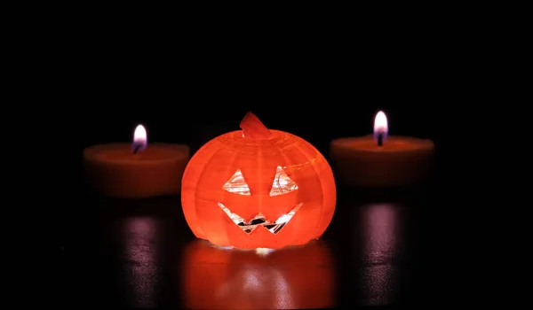 Concepto Halloween Calabaza Con Luces Velas Oscuridad —  Fotos de Stock