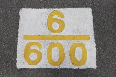 Parkta koşmak ya da koşu yapmak için 600 M yolunu işaretle.