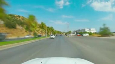 Türkiye 'de hareket halindeki araba görüntüsü Bodrum POV' u kameraya yansıtıyor