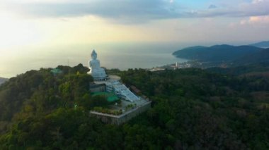 Tepedeki Beyaz Buda Heykeli Tapınağı, Phuket, Tayland
