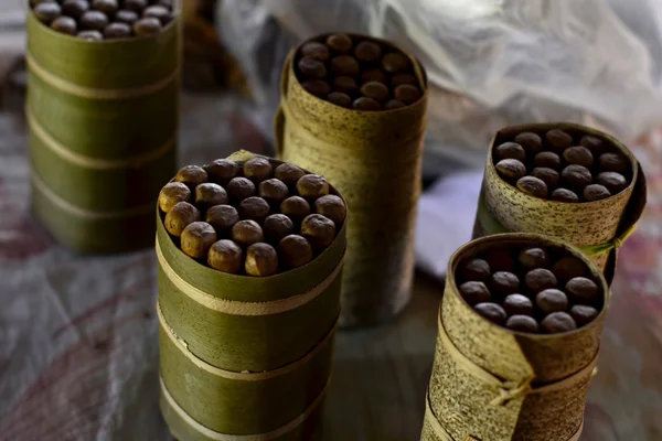 birkaç kutu Küba cigares ile