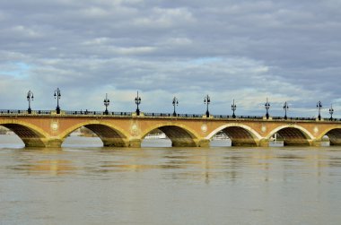 Bordeaux garonne Nehri üzerinde köprü