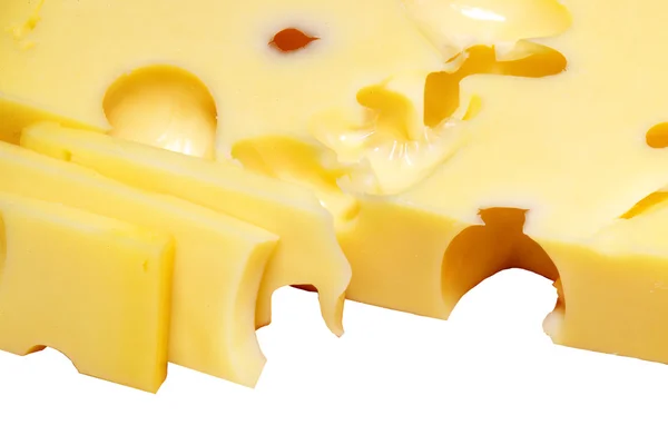Сыр Maasdam на белом фоне — стоковое фото