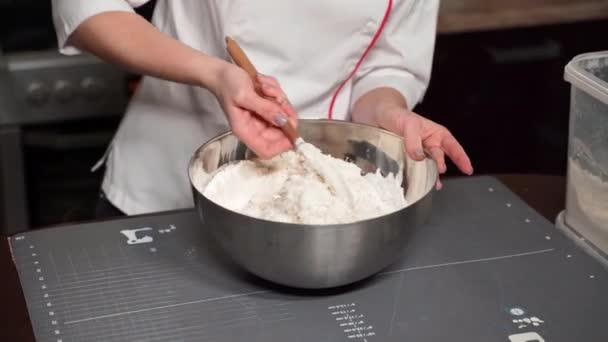Βήμα-βήμα συνταγή για την κατασκευή κέικ — Αρχείο Βίντεο