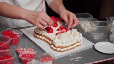 Hamur işleri için adım adım tarif. Güzel Noel pastası tasarımı