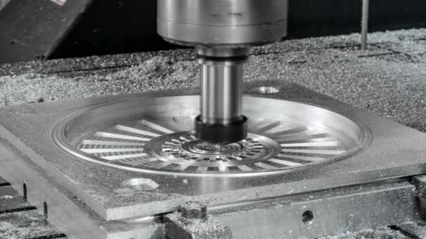 Un lapso de tiempo. Fresado de centros de mecanizado CNC para el procesamiento de metales — Vídeo de stock
