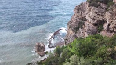 Sorrento Güney İtalya 'da Napoli Körfezi' ne bakan bir kasabadır.