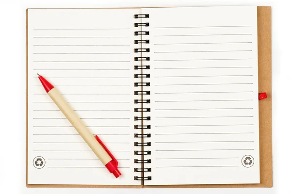 Página en blanco del cuaderno y la pluma — Foto de Stock