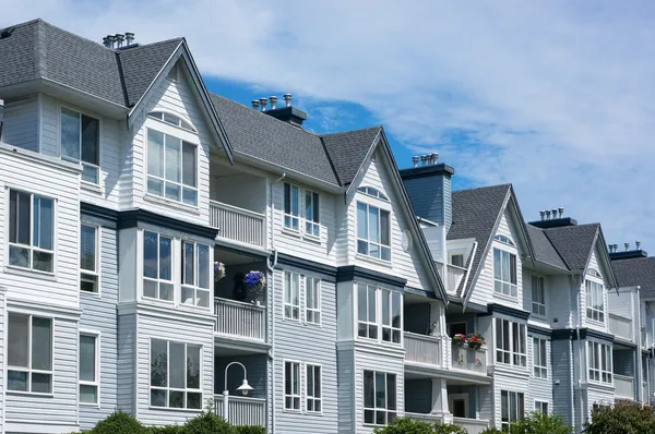 Edificio de apartamentos — Foto de Stock