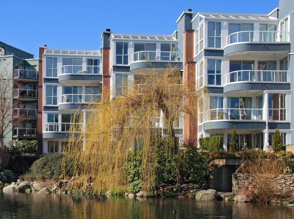 Edificio de apartamentos — Foto de Stock