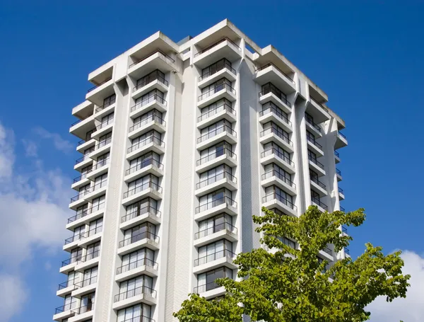 Edificio de apartamentos — Foto de Stock