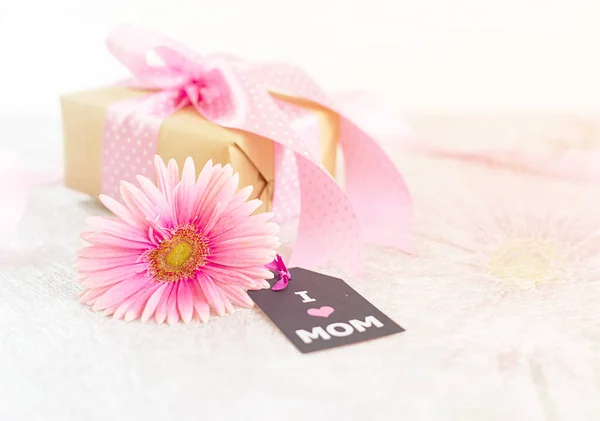 Szczęśliwy Dzień Matki Tło Dzień Matki Różowy Prezent Piękny Kwiat — Zdjęcie stockowe