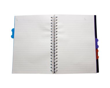 beyaz zemin üzerine not defteri açıldı