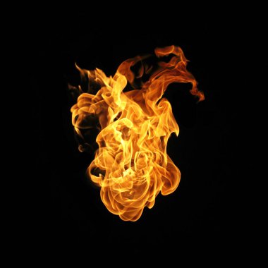 Yangın alevleri koleksiyonu siyah arkaplanda izole edildi