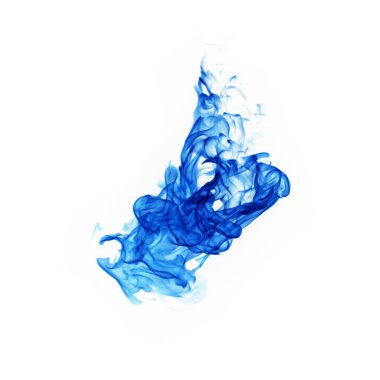 Beyaz arkaplanda mavi alevler izole edildi