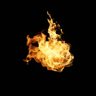 Yangın alevleri koleksiyonu siyah arkaplanda izole edildi