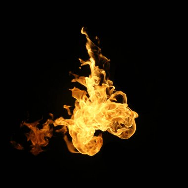 Yangın alevleri koleksiyonu siyah arkaplanda izole edildi