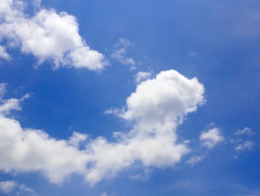 Küçük bulutlu mavi gökyüzü arkaplanı