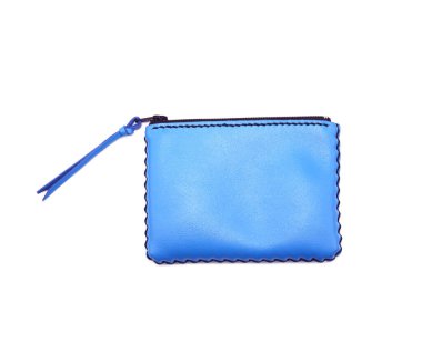 Beyaz zemin üzerinde fermuar olan küçük çanta