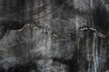 Arka plan olarak gri çimento yüzeyi ile kaplı çatlamış beton duvar