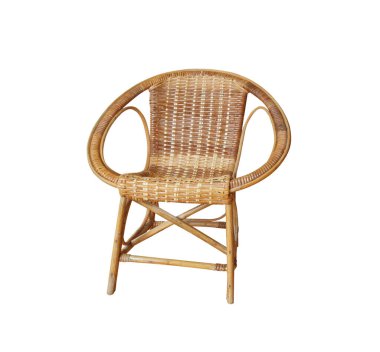Beyaz arka planda izole edilmiş, rattan yapılmış sandalye..