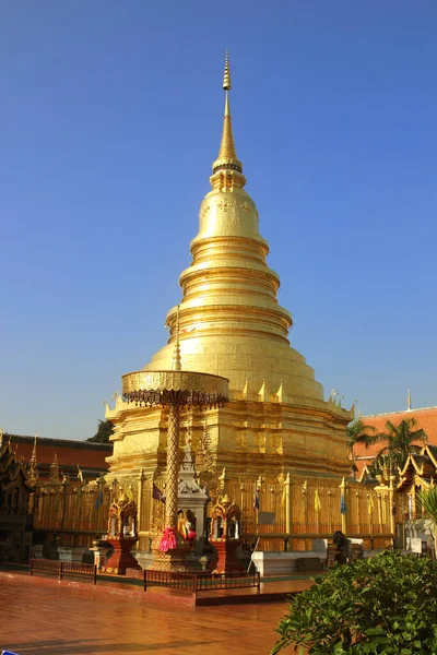 Золотая Пагода Ват Пхра Тхат Харипунчай Ворамахавихан Лампуне Севере Таиланда — стоковое фото
