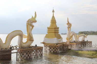 Beyaz Naga heykeli Kwan Phayao, Tayland 'da.