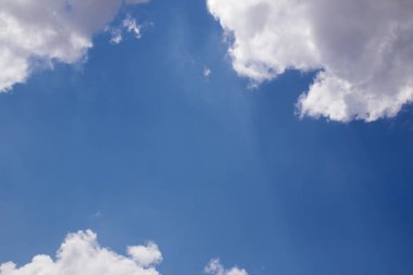 bulutlu mavi gökyüzü arkaplanı