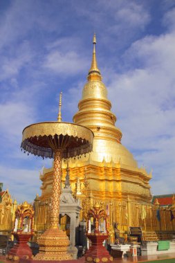 Wat Phra: Hariphunchai, Tayland 'ın Lamphun ilinde ikonik bir Budist tapınağı. Lanna stili Chedi, Buda 'nın kutsal emanetini barındırıyor..