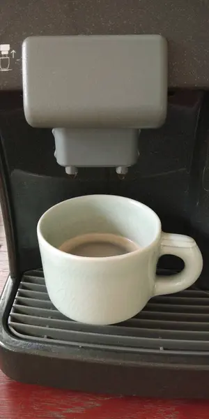 Cafeteira Expresso Com Copo Uma Mesa Madeira — Fotografia de Stock