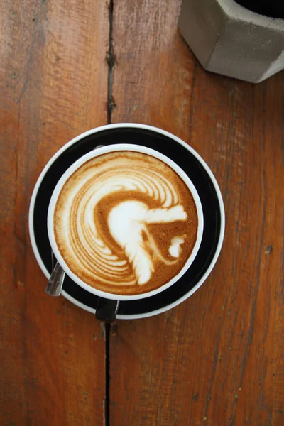 Arte Caliente Latte Café Una Taza Mesa Madera Cafetería —  Fotos de Stock