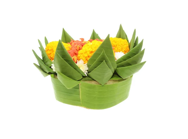 Krathong Hecho Hoja Plátano Verde Decorado Con Velas Flores — Foto de Stock