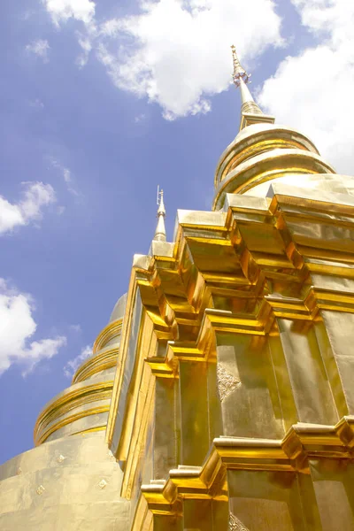 Pagoda Oro Thailandia Sullo Sfondo Del Cielo — Foto Stock