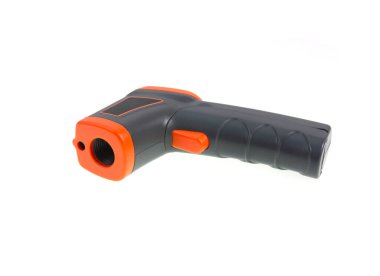 Termometre silahı. Beyaz arkaplanda izole edilmiş Sıcaklık Ölçüm Aygıtı