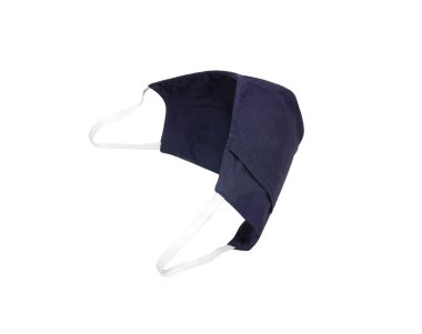 Beyaz bir arkaplanda ayrılan kumaştan yapılmış burun maskesi