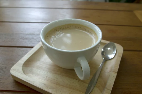 Kaffee Weißen Becher Auf Einem Holztisch — Stockfoto