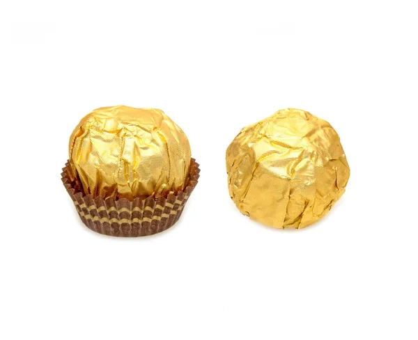 Bademli Tatlı Çikolata Topları Beyaz Folyoya Sarılmış Altın Folyo — Stok fotoğraf
