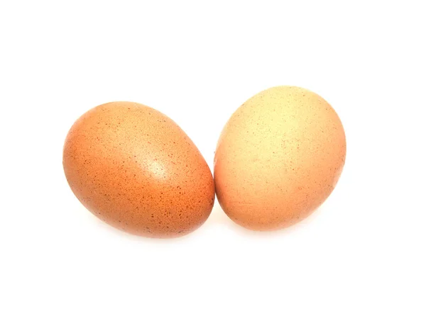 つの卵は白の背景に分離します — ストック写真
