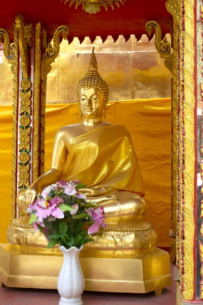 Tapınakta Altın Buda Heykeli Tayland Tapınağı — Stok fotoğraf