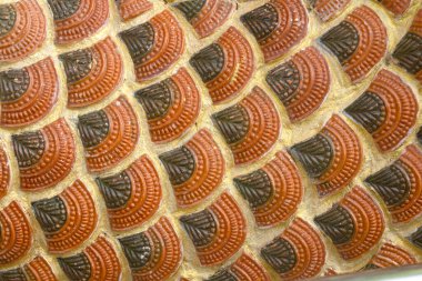 Tayland tapınağındaki bir Naga heykelinin pulları.