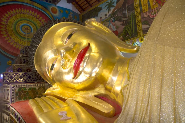 Buda Heykeli Uyku Stili Altın Buda Heykeli — Stok fotoğraf