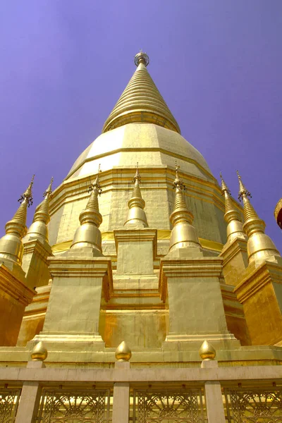 Golden Pagoda Thailand Blue Sky Background — Foto Stock