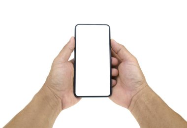 içindeki beyaz kırpma yolu üzerinde izole telefon tutarak el